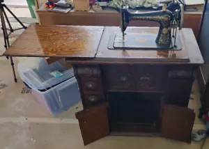 Singer 66 "Red Eye" 1910 with Drawing Room Cabinet 22 - S# G768023 - Picture 1 of 14