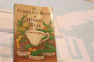 The Complete Book of Herbal Teas by Marietta Marshall Marcin 1983 - Bild 1 von 2