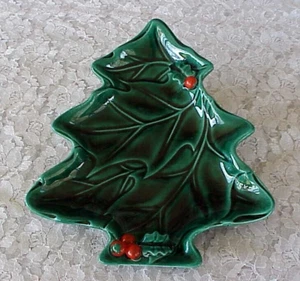 Vintage Lefton Holly Berry Christmas Tree Shaped Candy Dish #2691 Green 8" x 7" - Picture 1 of 8