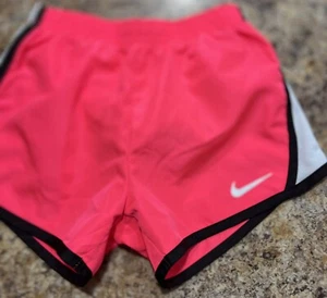 Girl’s Nike Dri Fit Shorts Size 6 - Picture 1 of 3