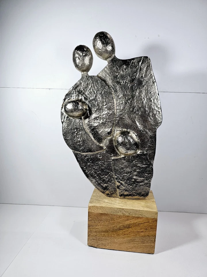 Arte de estatuilla familiar con base de madera de metal Cherish astilla Foto 1 de 4