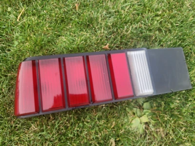 1979 - 1982 Ford Mustang left hand side tail light brake lamp lens assembly Foto 1 de 4