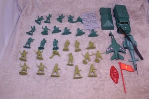 AGGLO 36 PC ARMY MEN BATTLE PLAY SET USED 1/32 - Picture 1 of 5