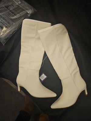 Nueva Bota Universal Threads Blanca Hasta la Rodilla Tacón de Agujero Punta 7.5 ESPUMA CON MEMORIA Foto 1 de 4