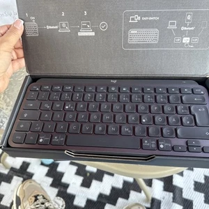 Logitech MX Keys Mini for Business - Keyboard - backlit - Bluetooth - Graphite - Picture 1 of 4