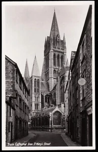Truro Cathedral From St. Mary's Street Wills Cigarettes Gold Flake RP Postcard - Picture 1 of 2