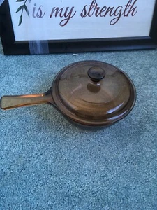 VISION CORNING 05 L  WITH LID.  NICE - Picture 1 of 9