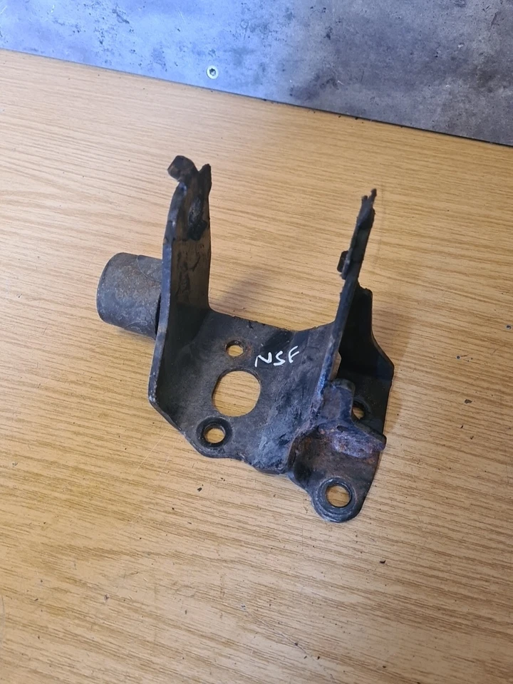 TOYOTA YARIS MK3 2016 NSF PASSENGER SIDE FRONT ENGINE MOUNT BRACKET - Image 1 of 4