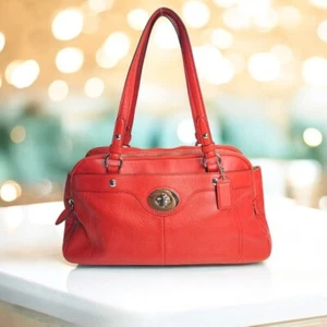 Cartera COACH Penelope roja con bloqueo giratorio - Imagen 1 de 12