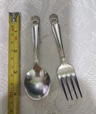 👌1847 ROGERS c1941 ETERNAMENTE TUYO 🥰 CUCHARA Y TENEDOR PARA BEBÉ PLATEADOS 🔎👀 Foto 1 de 4