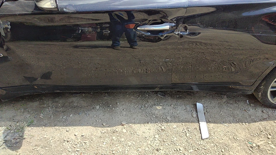 14 INFINITI Q50 Rocker Moulding Left Drivers Side - Image 1 of 1