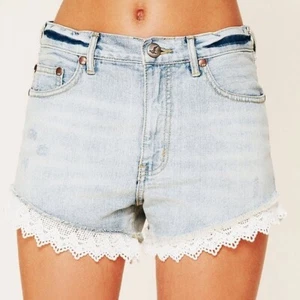 NWT Free People Daisy Wash Crochet Hem Shorts - Size 26 - Picture 1 of 3