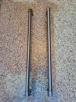 Manijas de refrigerador de acero inoxidable para refrigerador GE CSHS6UGZBSS Foto 1 de 2