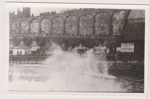 RAMSGATE - ROUGH SEA  AT MARINA ESPLANADE - PLAIN BACKED CARD - KENT
