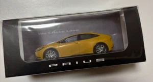 1/43 TOYOTA PRIUS 2023 SENAPE MICA MODELLINO AUTO NOVITÀ DA PRESSOFUSO - Foto 1 di 4