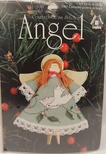 Neu in Verpackung! Taube und Stechpalme gezählter Kreuzstich Engel von Designs von der Nadel - Bild 1 von 3