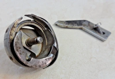 Singer 319W Sewing Machine ROTARY HOOK - Image 1 of 3