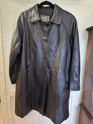 Abrigo largo de cuero grande para mujer excelente negro liso estilo princesa  Foto 1 de 4