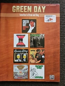 Green Day- Favorites To Strum And Sing: Easy Guitar TAB by Green Day (English) P - Foto 1 di 4