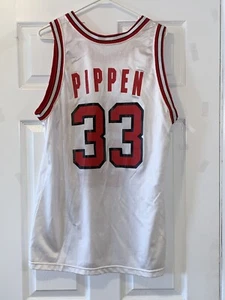 VINTAGE CHAMPION CHICAGO BULLS SCOTTIE PIPPEN JERSEY SIZE 44 MADE IN USA - Picture 1 of 5