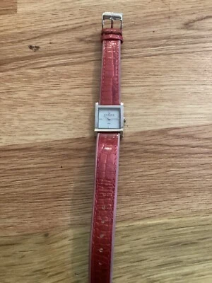 Relógio feminino Skagen pulseira de couro rosa precisa de bateria  - Imagem 1 de 4