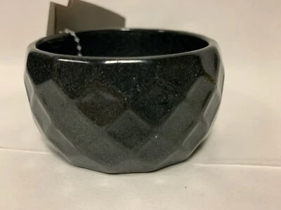 Impresionante brazalete grueso redondeado en forma de diamante negro Newlook  Foto 1 de 4