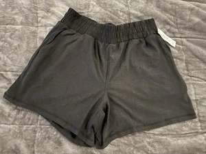 NWT Charcoal Gray Butter Core ATHLETIC WORKS Shorts Loose Fit Pockets Sz S 4 6 - Picture 1 of 3