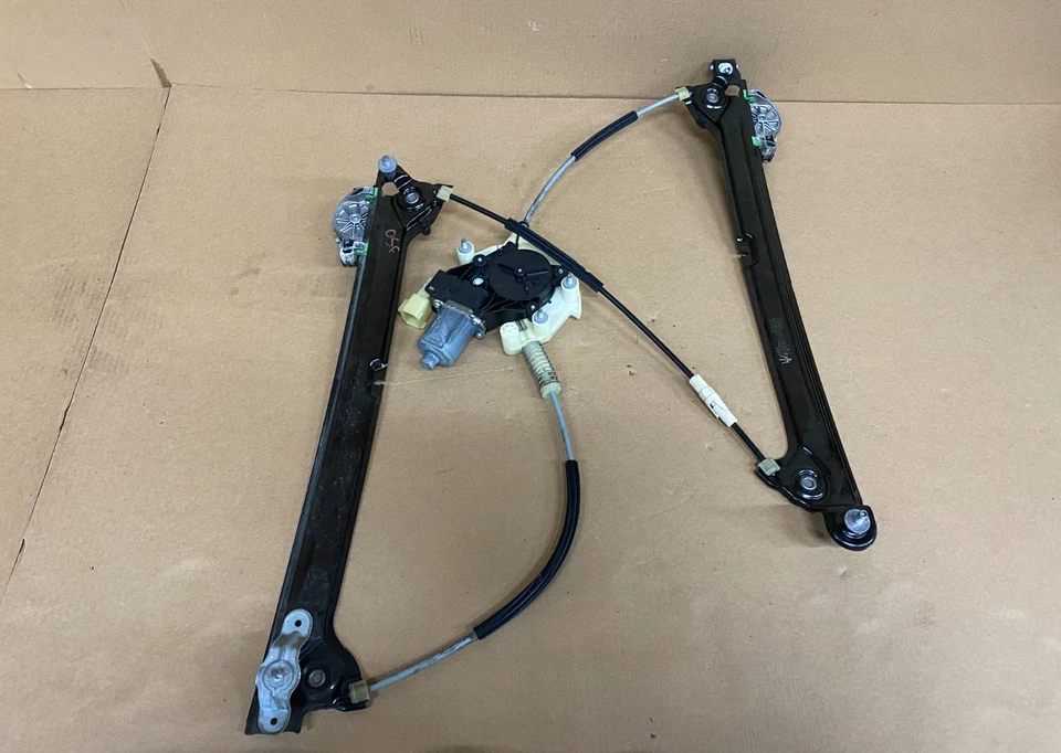 MASERATI LEVANTE DRIVER FRONT WINDOW MOTOR REGULATOR 670032860   2017 2018 C5200 - Image 1 of 4
