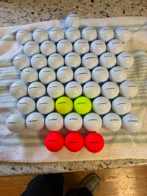 50 pelotas de golf Bridgestone e12 usadas (blancas, rojas y amarillas) envío GRATIS Foto 1 de 4