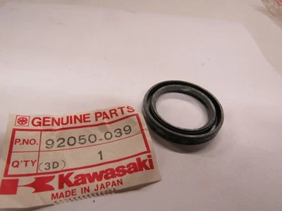 NOS KAWASAKI 1971-1983 SELLO DE ACEITE F6 F7 KD175 KE175 92050-039 Foto 1 de 4