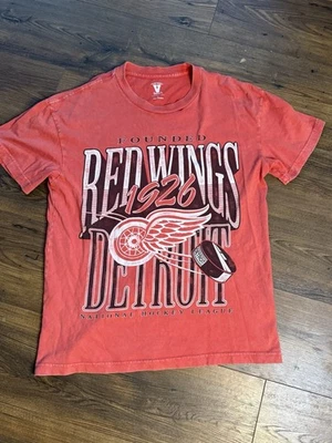 Detroit Redwings Men's Vintage Style Graphic T Shirt Size Large - Image 1 of 4