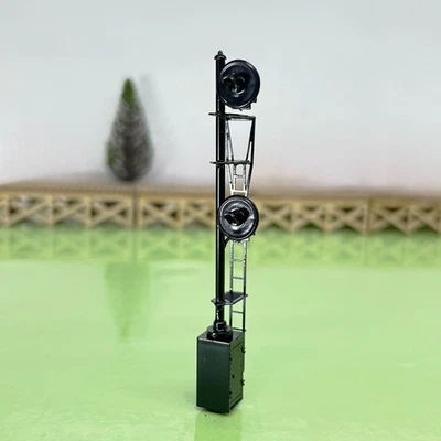 1 x HO scale model railroad tri-color searchlight signal metal cabinet #26BL - Image 1 of 4