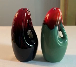 ODD SHAPED SALT AND PEPPER SHAKERS, NO MARKINGS, PRE-OWNED, HAVE STOPPERS - Picture 1 of 6
