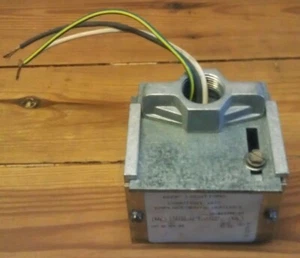 GENERAL ELECTRIC MPM-3PF LUMINAIRE FITTING FOR DAMP LOCATION - Picture 1 of 6