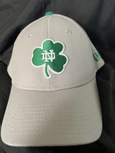 Note Dame NWOT Hat Small/Meditum Gra Embroidered Green/White Shamrock New Era - Picture 1 of 5
