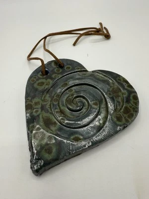 Colgante Corazón Cerámica Esmaltada Arcilla Artesanal Artesanal Joyería Diseño Espiral Foto 1 de 4