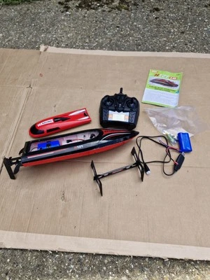 Skytech H101 radio-controlled high-speed racing boat - Image 1 of 4