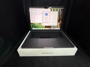 MacBook Air 13-inch 2024 M3 / 16GB RAM / 512GB SSD / 10-Core GPU / Space Gray - Photo 1/8