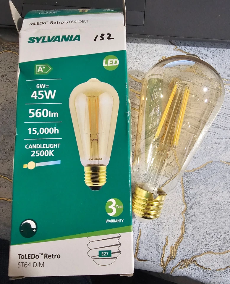 4x Sylvania ToLEDo Retro 6W ST64 dimmable bulb(candlelight) - Image 1 of 1