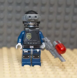 THE LEGO MOVIE ~ ROBO SWAT Minifigure helmet/goggles, body armor & gun tlm055 - Picture 1 of 4