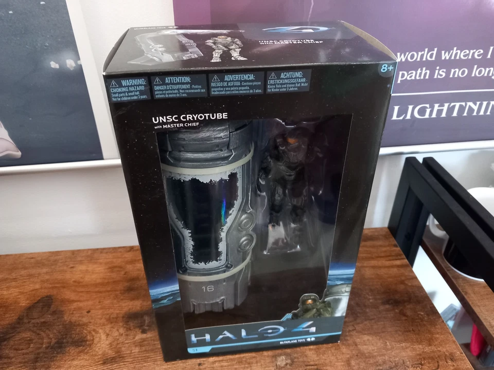 Mfarlane Toys Halo 4 Series 1 Frozen Master Chief With Cryotube Deluxe Figure