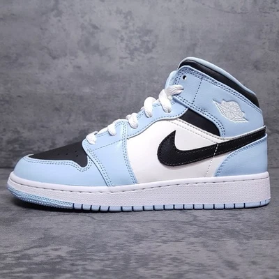 Zapatos informales AIR JORDAN 1 Mid GS niños talla 6 Y mujeres 7,5 azul hielo negro blanco Foto 1 de 4