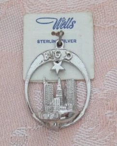 Dije de plata esterlina vintage Wells Big D ~ Dallas, Texas Skyline EN TARJETA - Imagen 1 de 5