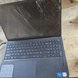 Laptop Dell Inspiron 3530 15.6" FHD Intel Core i5 1355U 16GB RAM 512GB SSD LCD - Imagen 1 de 5