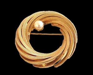 🤩 VINTAGE ESTATE Open Circle Brooch PIN PEARL Gold Tone Round Spiral Jewelry - Picture 1 of 3