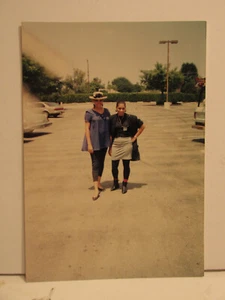 VINTAGE FOUND PHOTOGRAPH COLOR ART OLD PHOTO PRETTY BLACK WOMEN WORK PARKING LOT - Picture 1 of 4