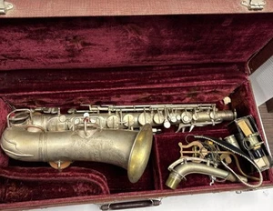 VINTAGE SAXOPHONE Peerless American with HARDSIDE CASE - Picture 1 of 7