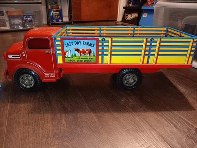 Camión Marx Lazy Day Farms prensado en hojalata Foto 1 de 4