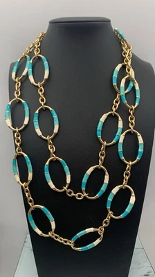 "Collar de aros circulares largos esmaltados en tono dorado y turquesa/azul aguamarina y blanco 43""" Foto 1 de 4