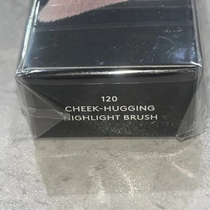 Fenty Beauty By Rihanna 120 Cheek-Hugging Highlighter Brush *NEW IN BOX* - Picture 1 of 4